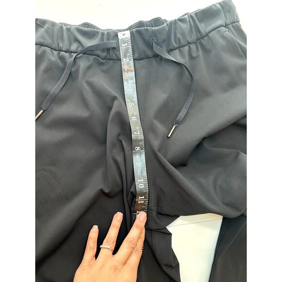Lululemon Women’s Size 10 Black Crop Leggings With Side Pockets Mid/High Rise - Picture 10 of 11